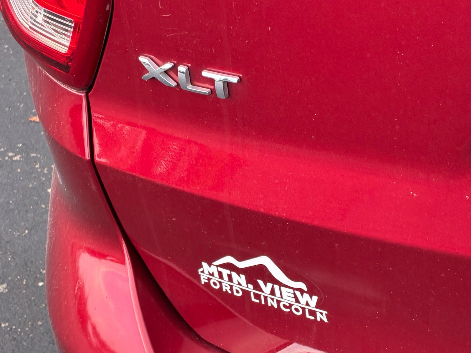 Used 2018 Ford Explorer XLT w/ Equipment Group 202A FWD image 10