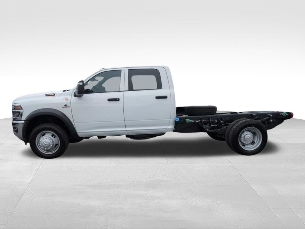 New 2025 RAM 5500 Tradesman w/ Safety Group AWD/4WD image 2