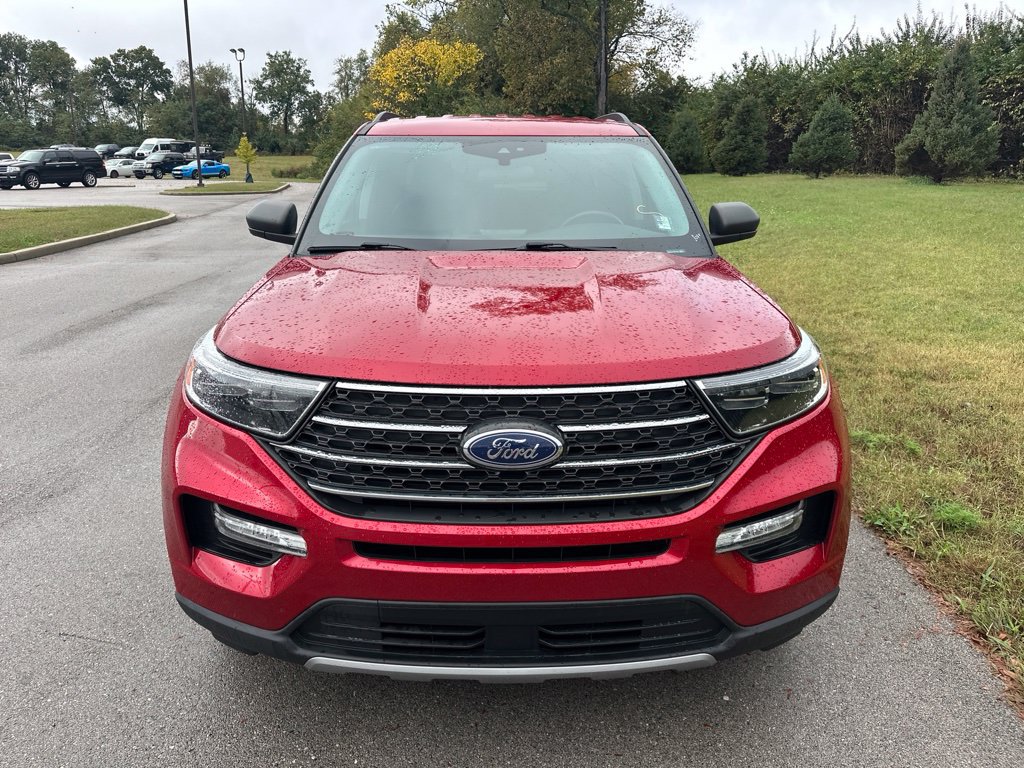 Used 2023 Ford Explorer XLT w/ Equipment Group 202A AWD/4WD image 2