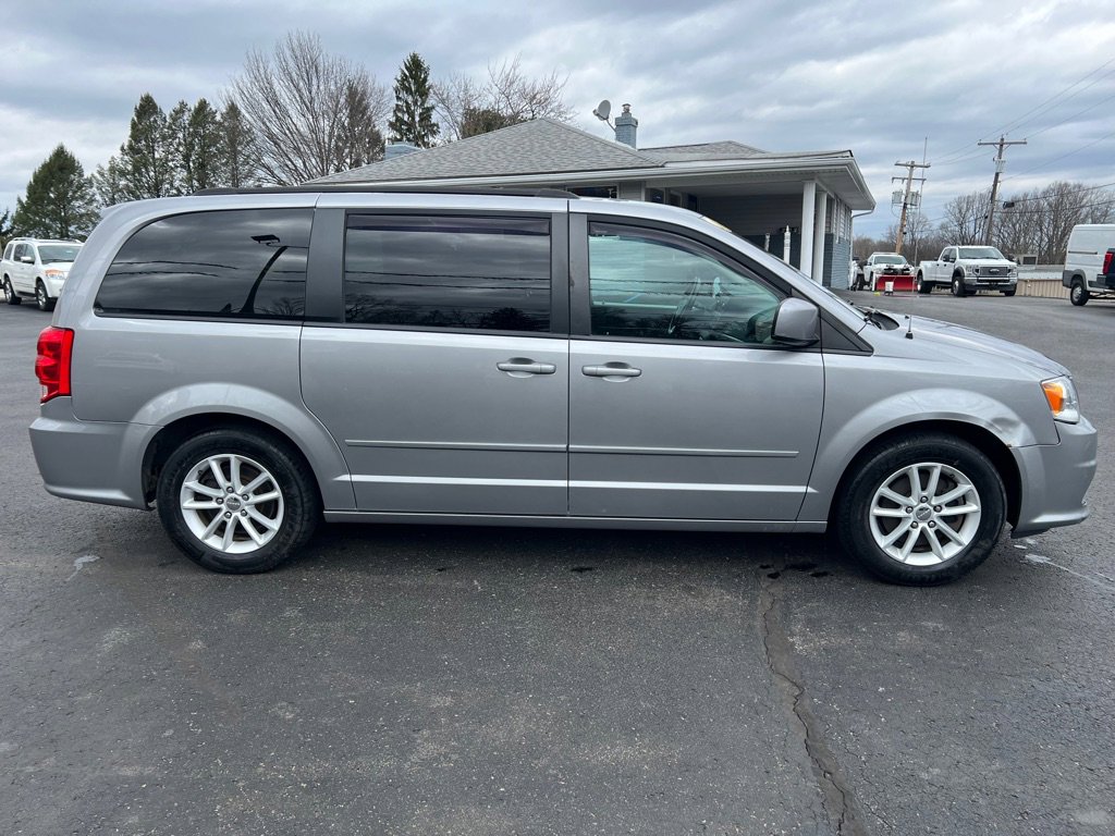 Used 2016 Dodge Grand Caravan SXT w/ UConnect Hands-Free Group image 5