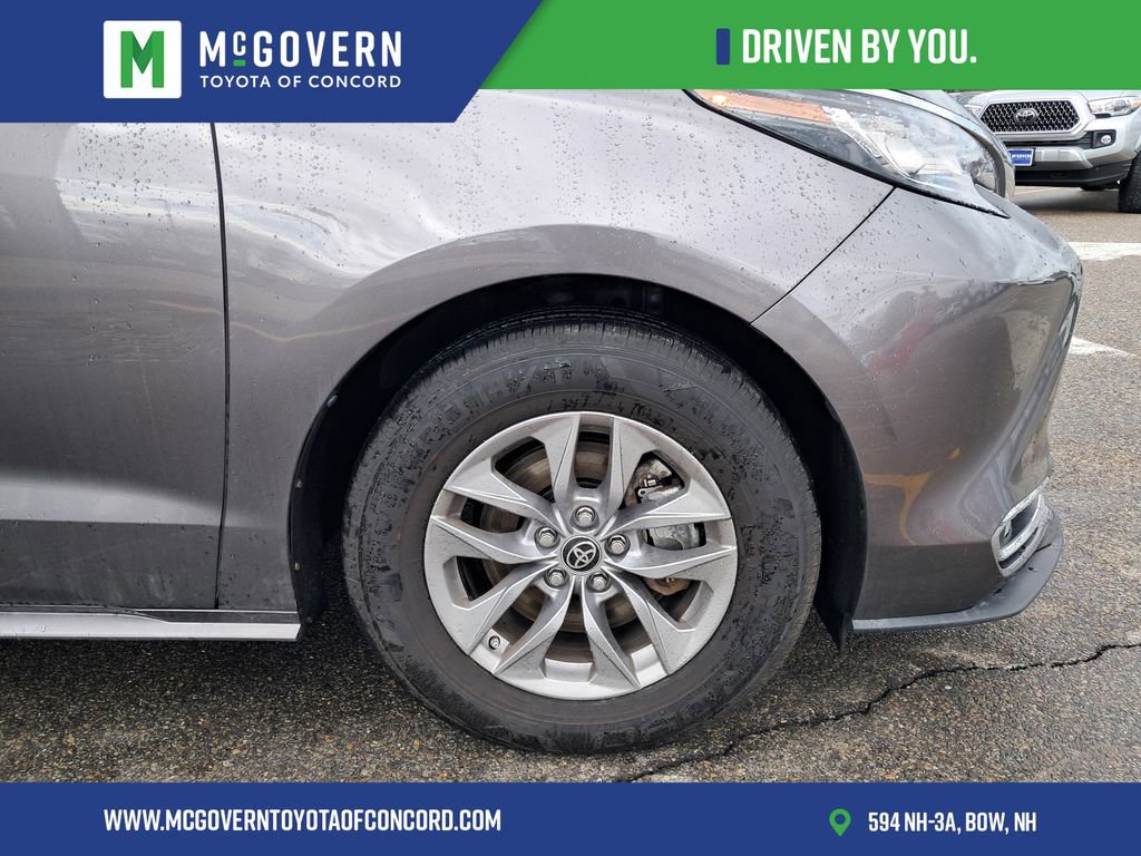 Used 2022 Toyota Sienna XLE w/ XLE Plus Package image 9
