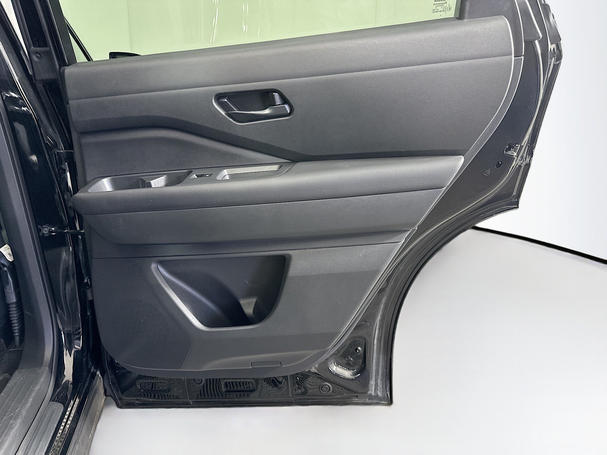 Used 2025 Nissan Pathfinder SV FWD image 32