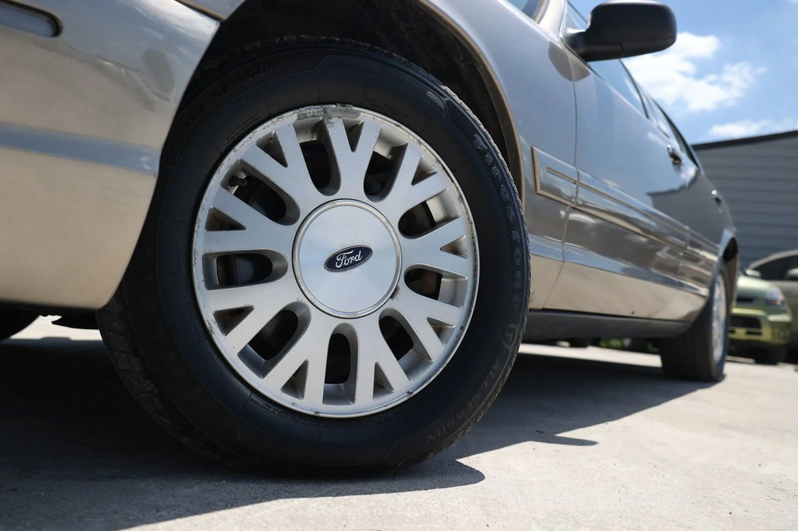 Used 2004 Ford Crown Victoria LX RWD image 23