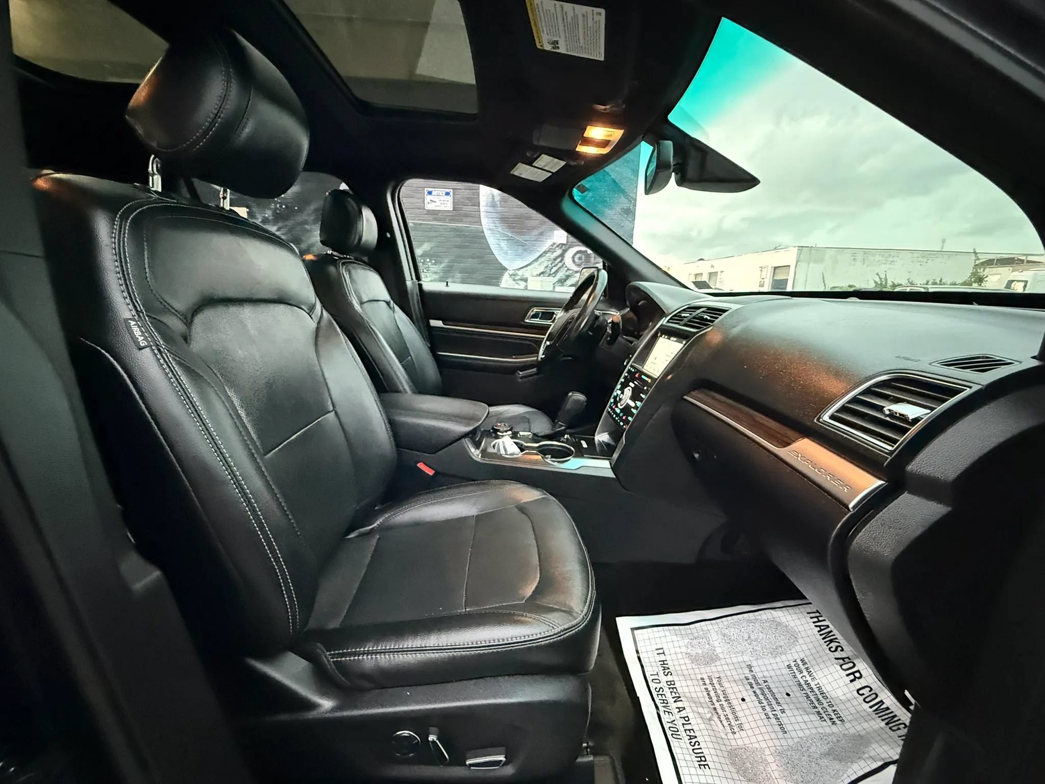 Used 2017 Ford Explorer Limited w/ Equipment Group 301A AWD/4WD image 4