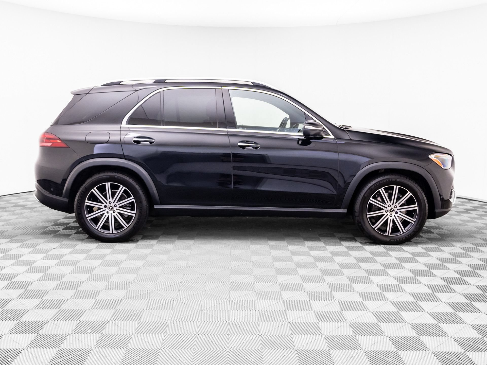 Used 2024 Mercedes-Benz GLE 350 4MATIC w/ Winter Package image 6