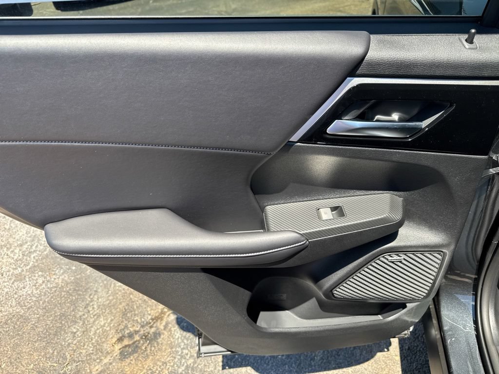 New 2026 Mitsubishi Outlander LE FWD image 38