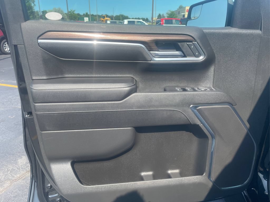 Used 2023 Chevrolet Silverado 1500 LT AWD/4WD image 17
