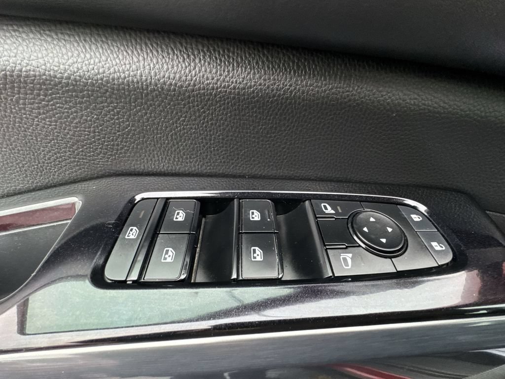 Used 2022 Nissan Pathfinder SL w/ SL Black Package AWD/4WD image 11