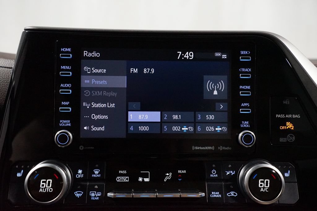 Certified 2021 Toyota Highlander XLE FWD image 17