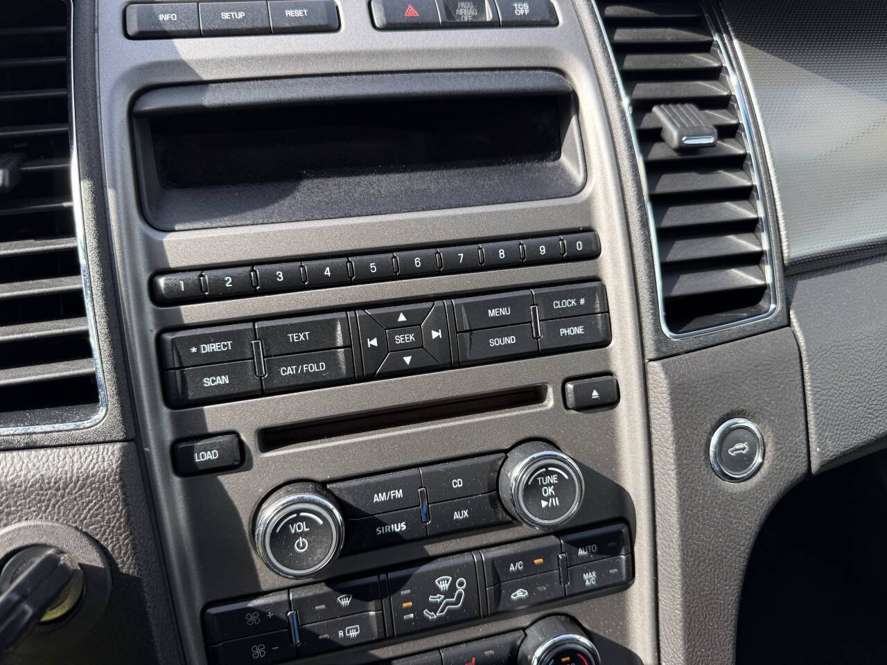 Used 2012 Ford Taurus SEL FWD image 26