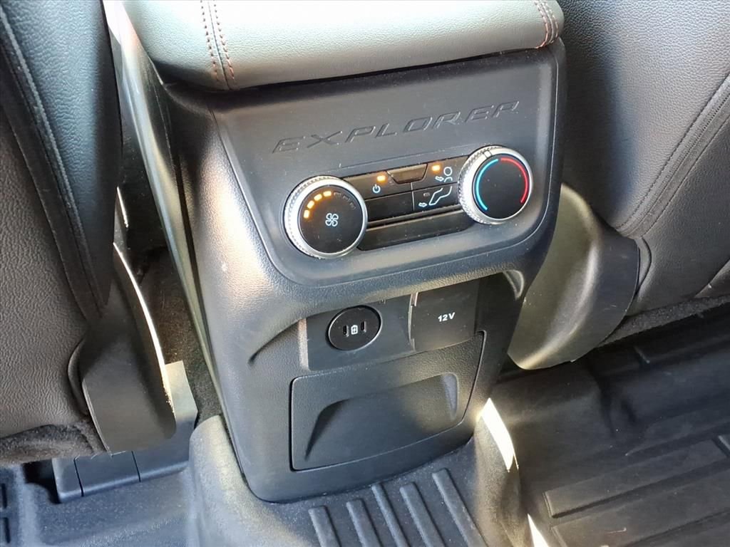 Used 2025 Ford Explorer Active RWD image 14