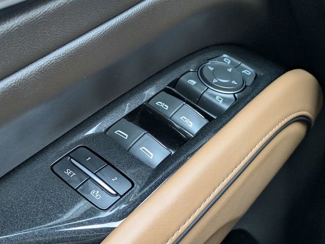 Used 2022 Cadillac Escalade Premium Luxury AWD/4WD image 25