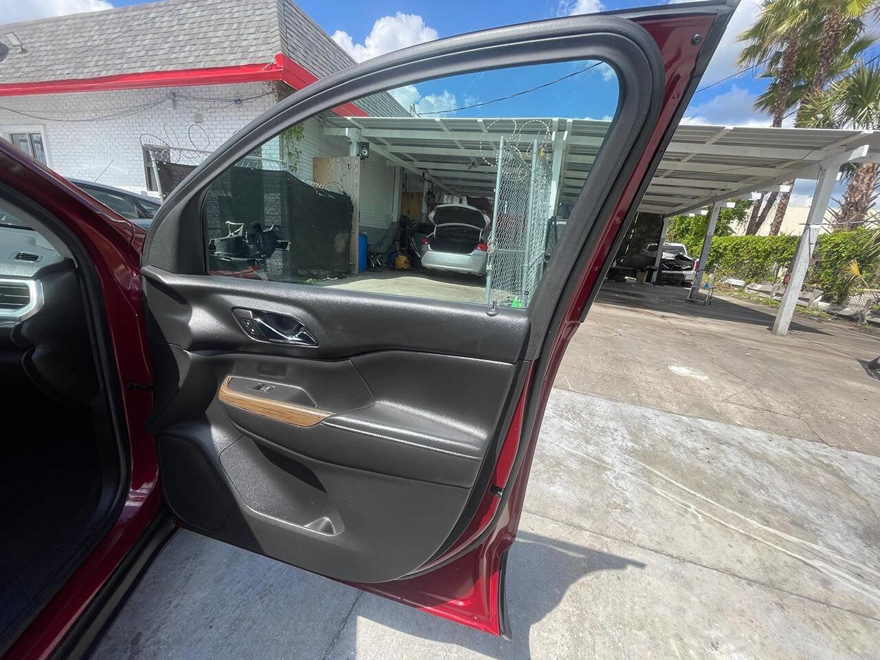 Used 2018 GMC Acadia SLE AWD/4WD image 11