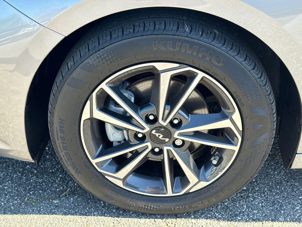 Used 2023 Kia Forte LXS w/ LXS Technology Package FWD image 11