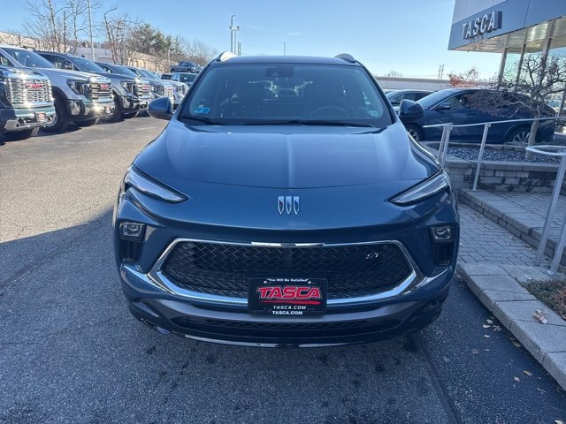 Used 2024 Buick Encore GX Sport Touring image 2