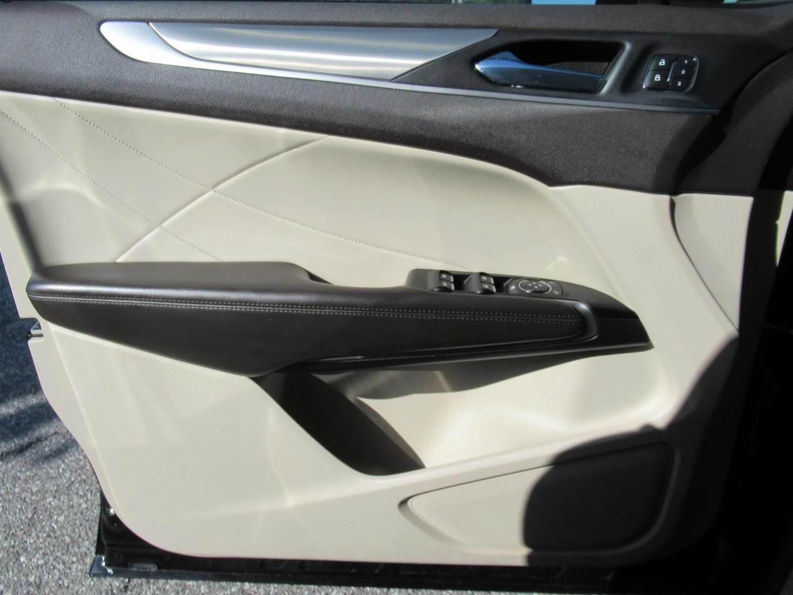 Used 2019 Lincoln MKC Premiere FWD image 21