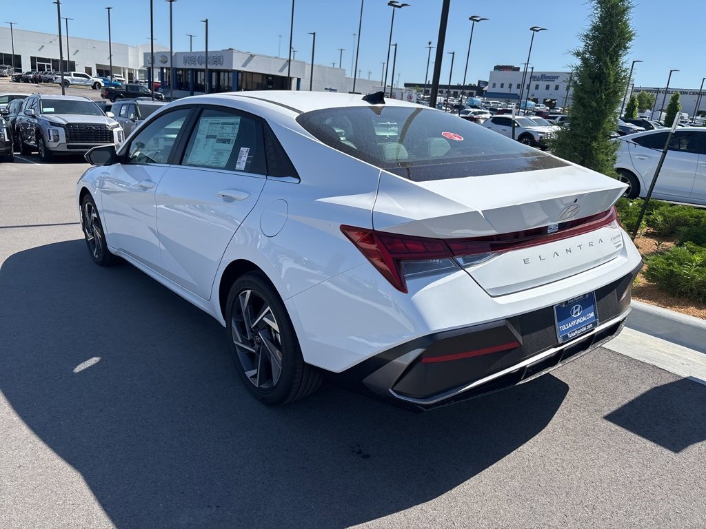 New 2025 Hyundai Elantra Limited image 5