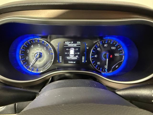 Used 2018 Chrysler Pacifica L FWD image 20