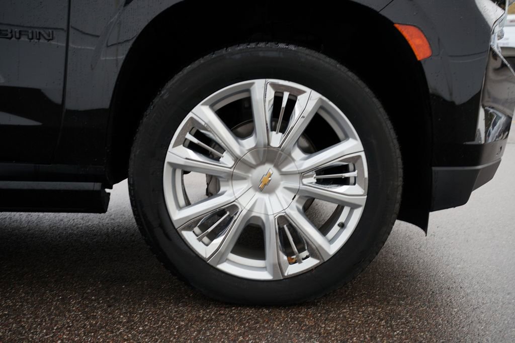 Used 2023 Chevrolet Suburban High Country w/ Premium Package image 32