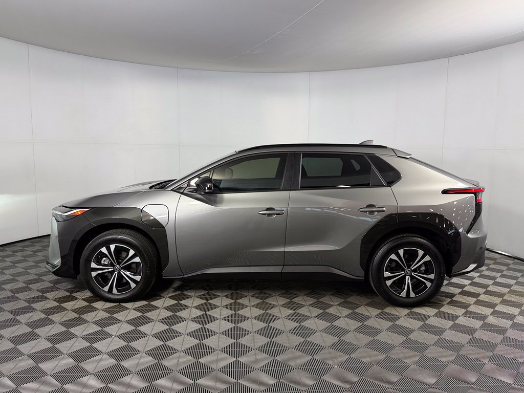 Used 2025 Toyota bZ4X FWD image 11