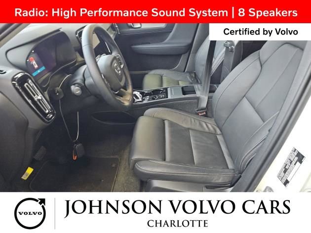 Used 2025 Volvo XC40 B5 Plus image 4