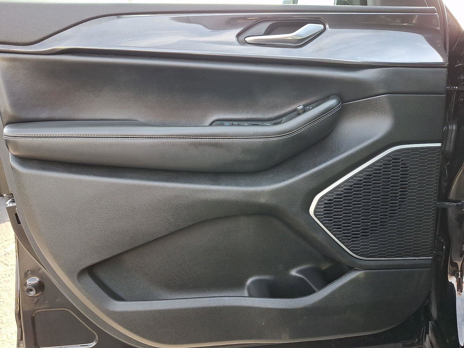 Used 2022 Jeep Grand Cherokee L Laredo image 13