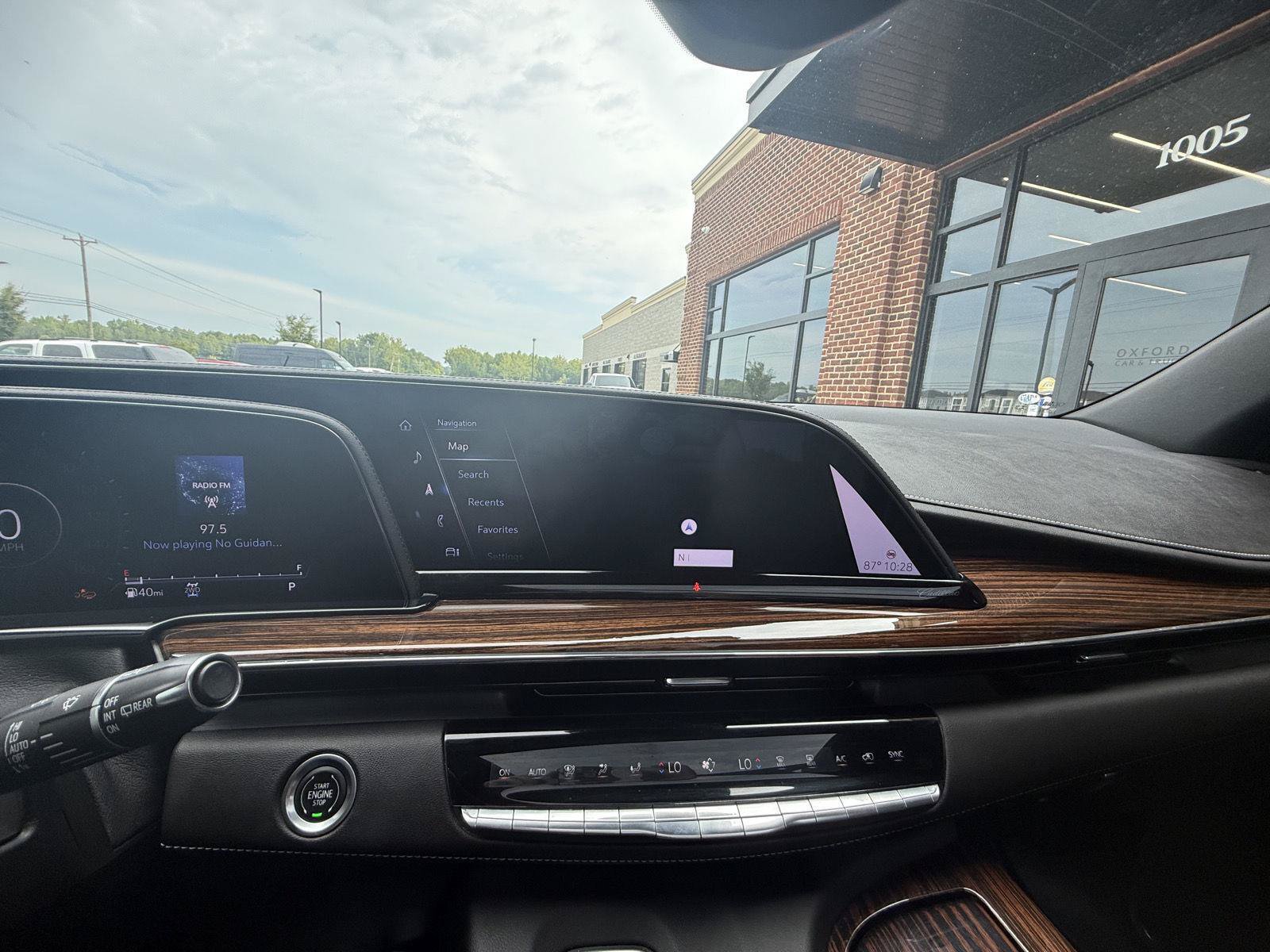 Used 2022 Cadillac Escalade ESV Premium Luxury w/ Performance Package AWD/4WD image 10