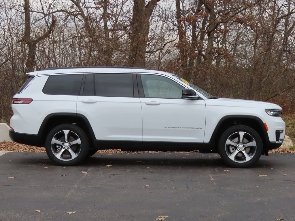 New 2025 Jeep Grand Cherokee L Limited w/ Trailer Tow Package image 2
