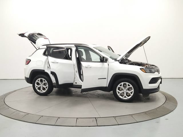 Used 2024 Jeep Compass Latitude AWD/4WD image 17