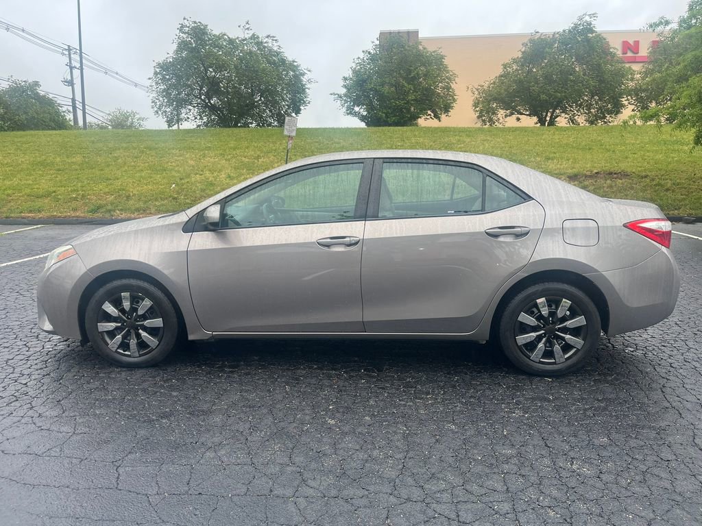 Used 2014 Toyota Corolla LE FWD image 7
