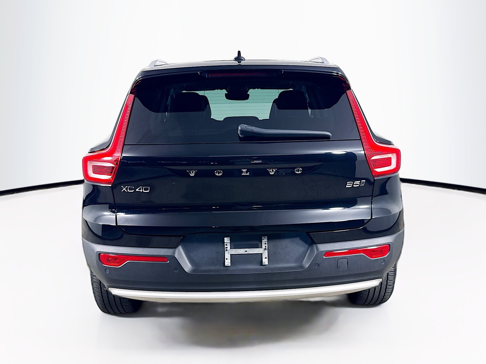 Used 2023 Volvo XC40 B5 Plus w/ Driver Assist Package AWD/4WD image 32