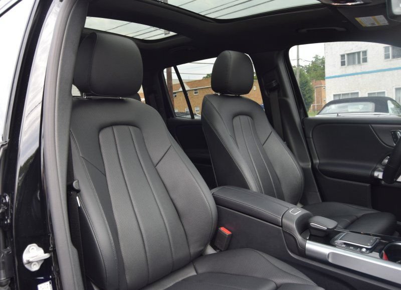 Used 2021 Mercedes-Benz GLB 250 4MATIC w/ Premium Package image 22