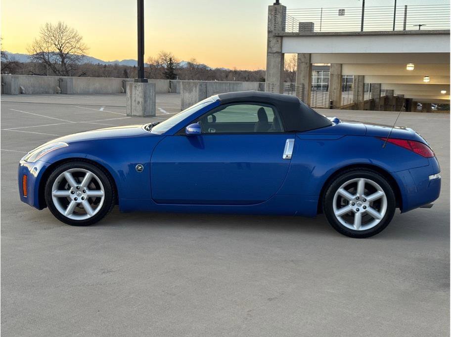 Used 2004 Nissan 350Z Enthusiast w/ Side Airbags Pkg image 4