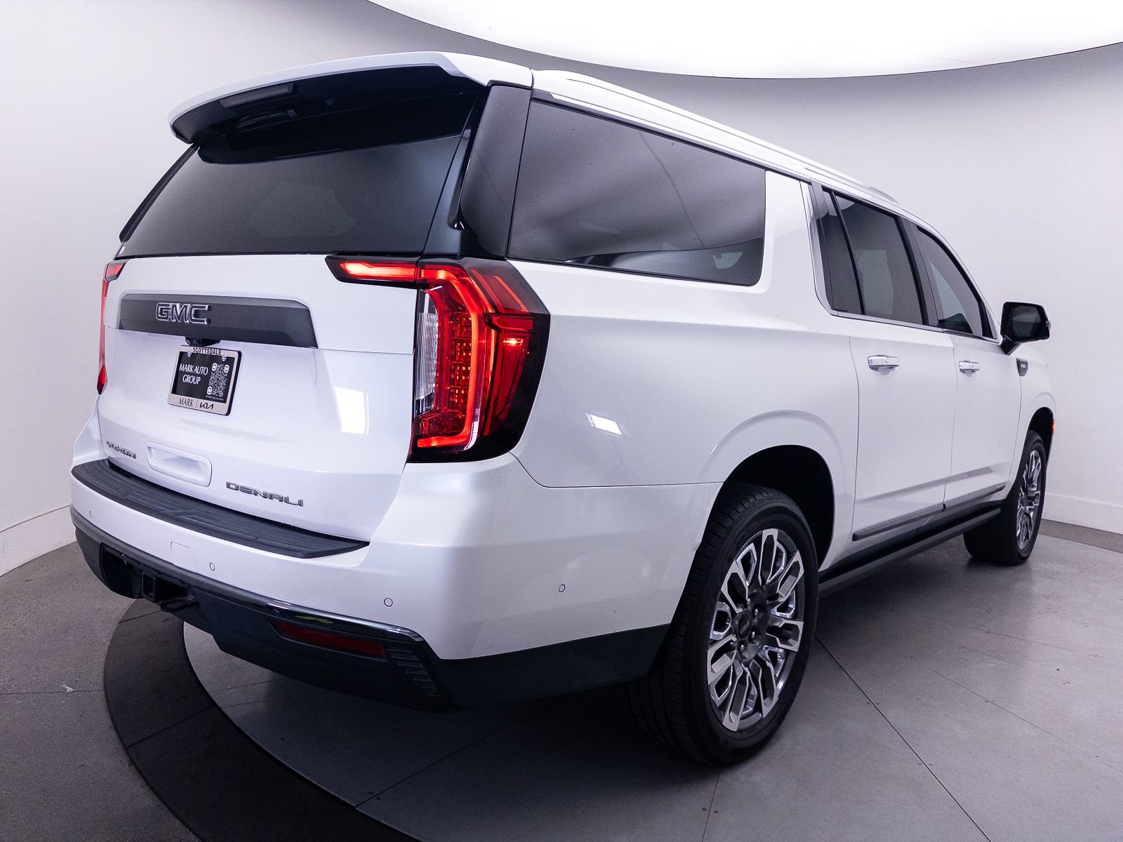 Used 2023 GMC Yukon XL Denali Ultimate AWD/4WD image 26