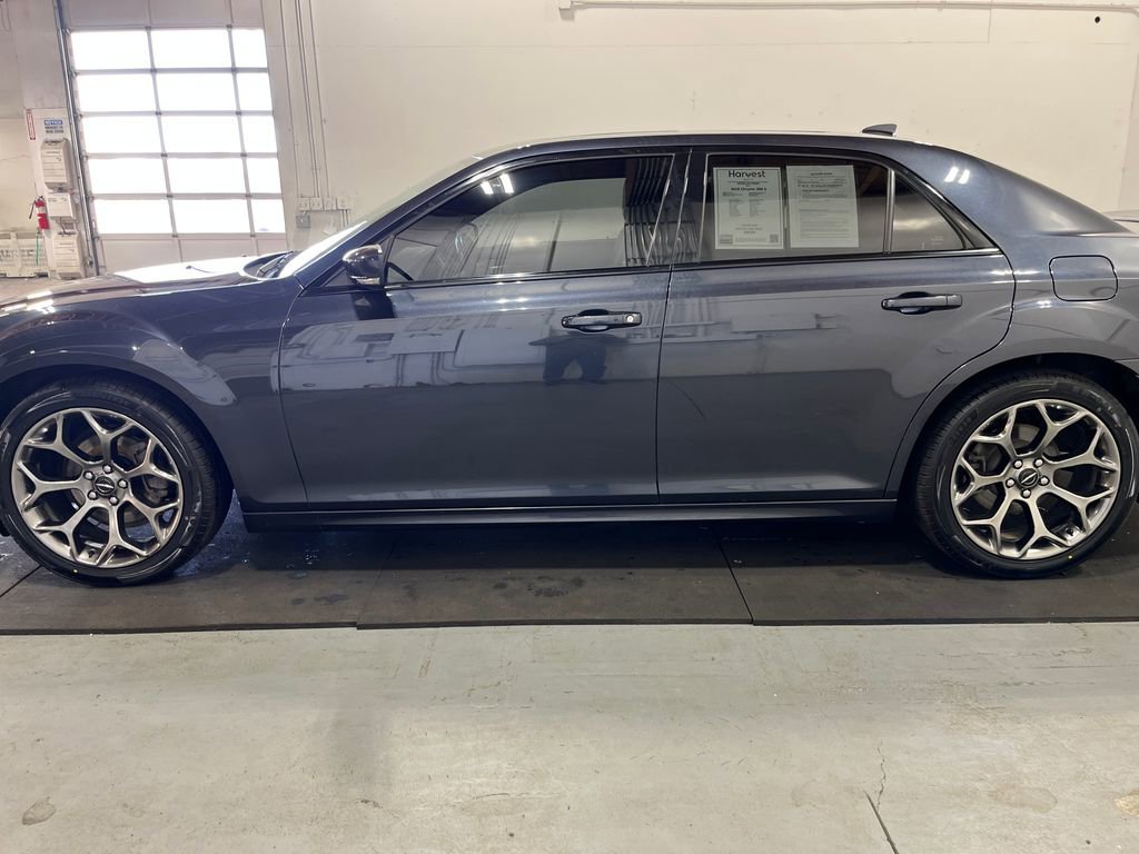 Used 2018 Chrysler 300 S w/ 300S Premium Group image 4
