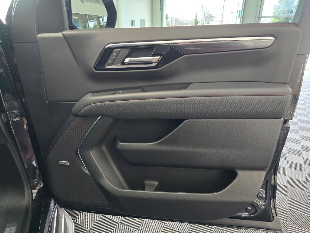 Used 2025 Chevrolet Tahoe RST w/ RST Performance Edition AWD/4WD image 44