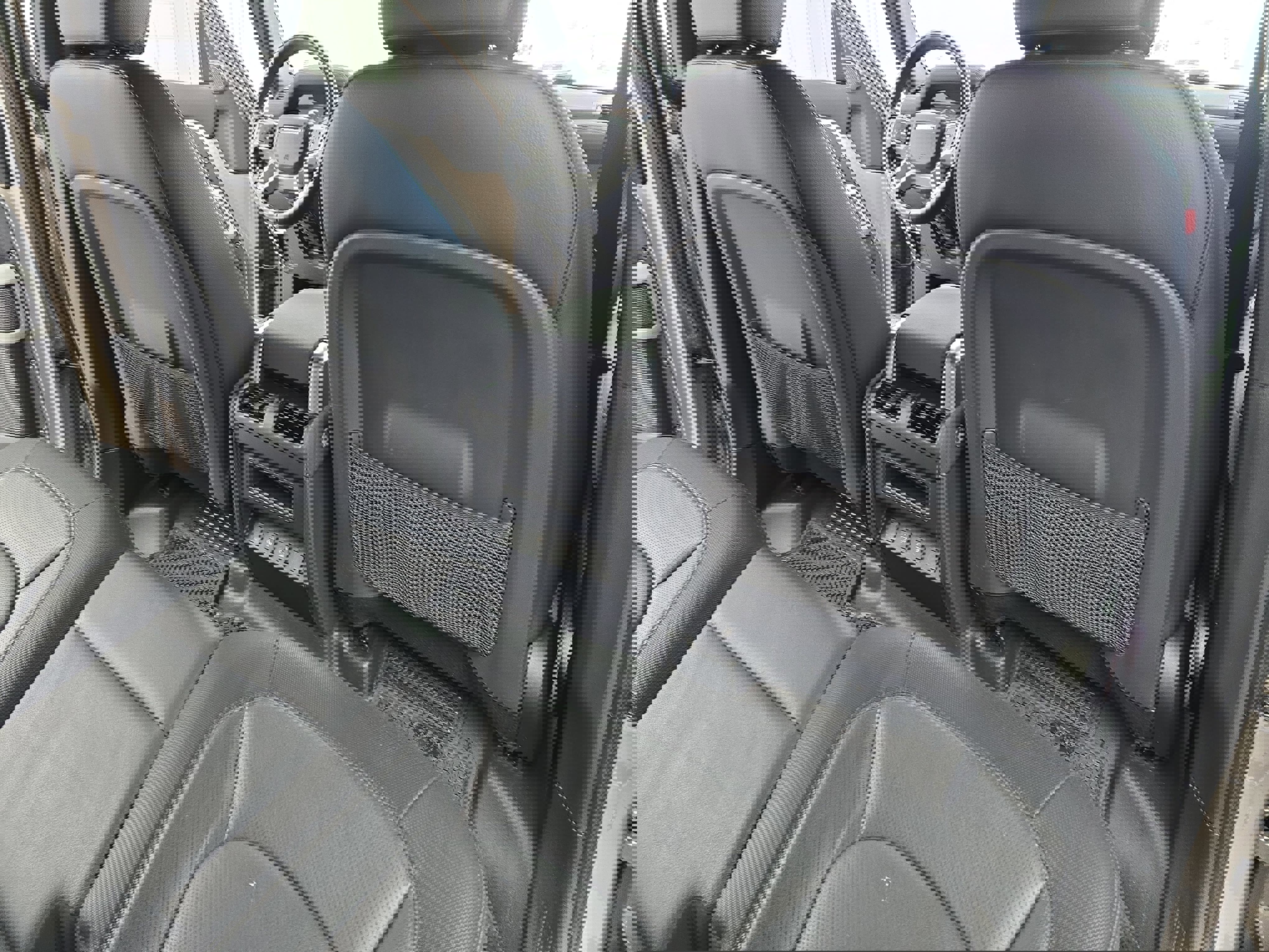 Used 2023 Land Rover Defender 110 X-Dynamic SE image 11