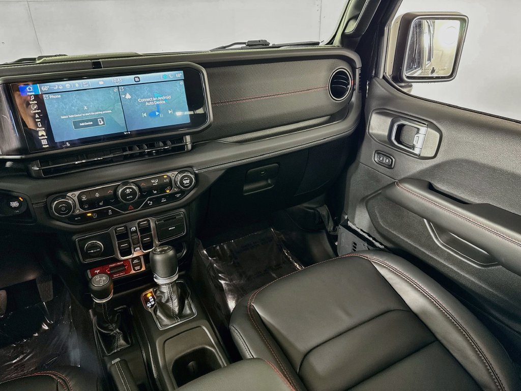 Used 2025 Jeep Wrangler Unlimited Rubicon AWD/4WD image 24