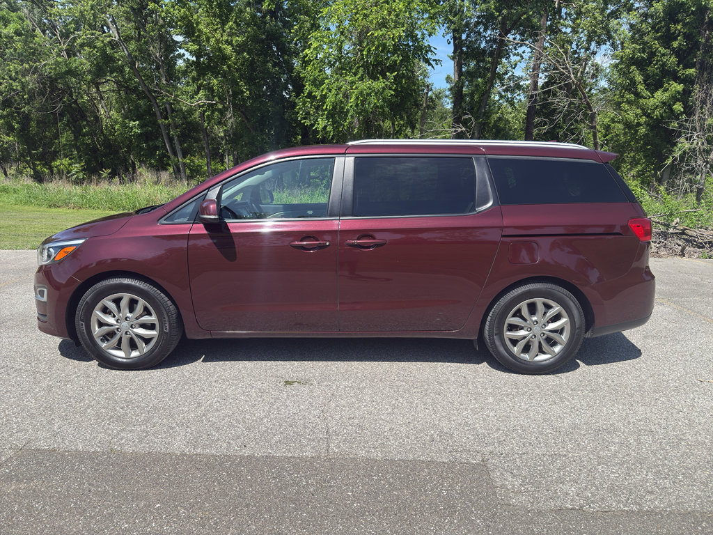 Used 2020 Kia Sedona EX FWD image 2
