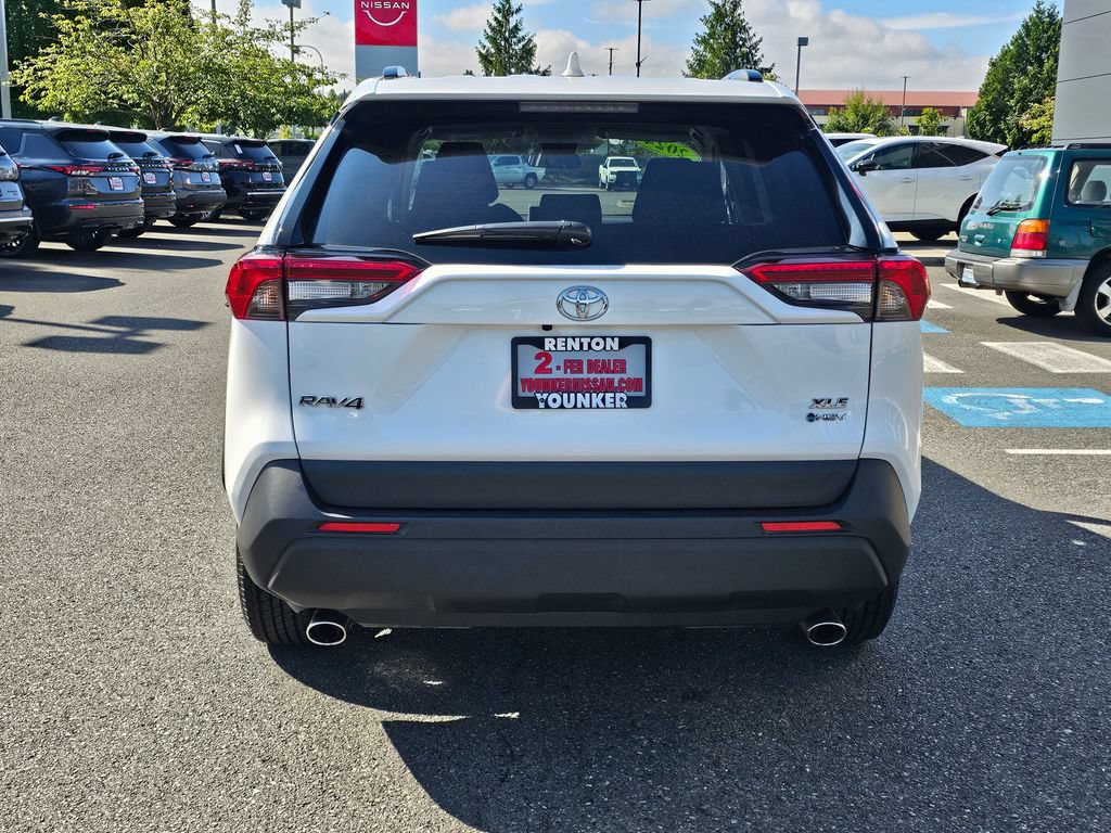 Used 2025 Toyota RAV4 XLE AWD/4WD image 6