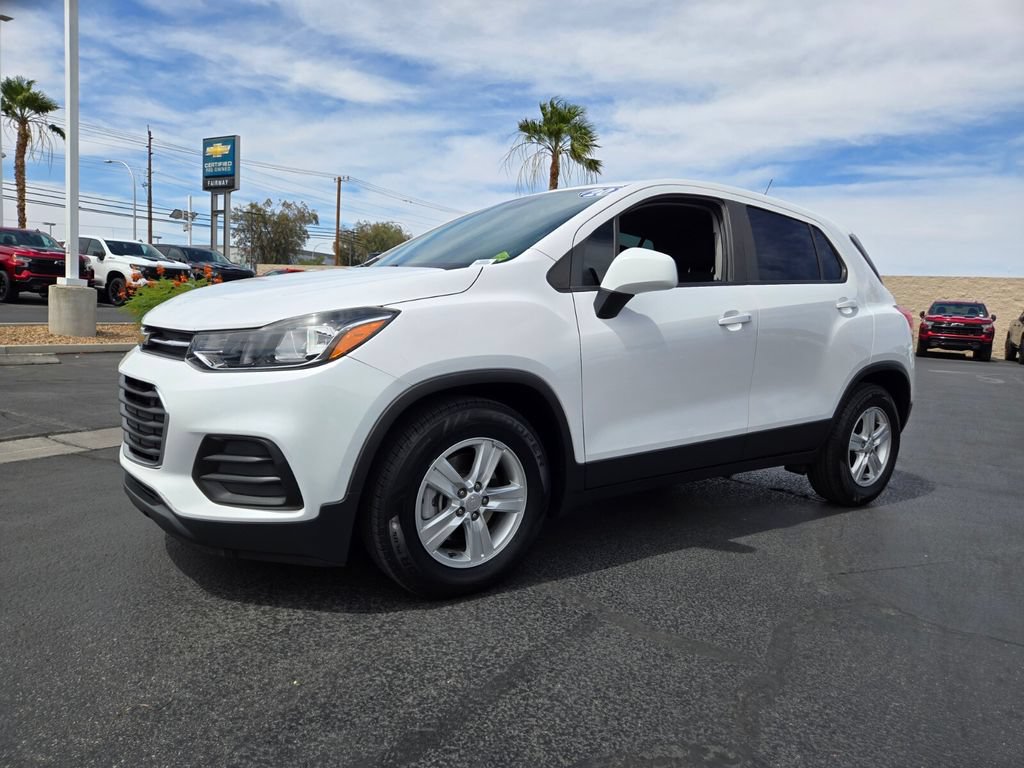 Used 2020 Chevrolet Trax LS w/ LPO, Cargo Package FWD image 2