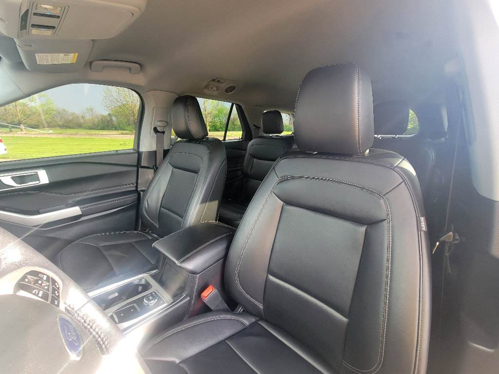 Used 2023 Ford Explorer XLT w/ Equipment Group 202A AWD/4WD image 10