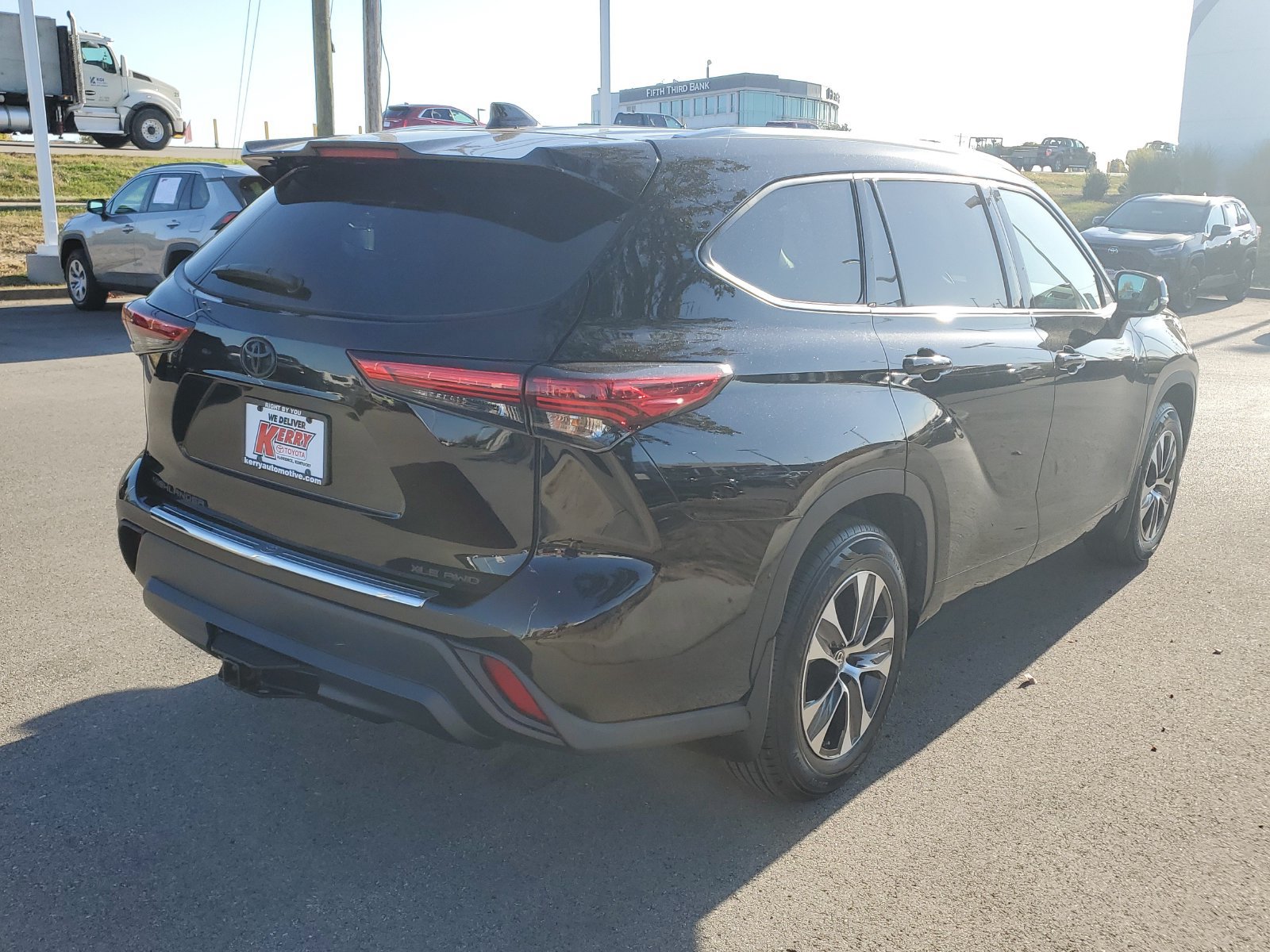 Used 2020 Toyota Highlander XLE AWD/4WD image 4