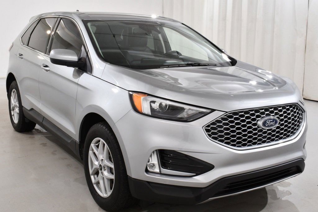 Used 2024 Ford Edge SEL w/ Convenience Package image 4