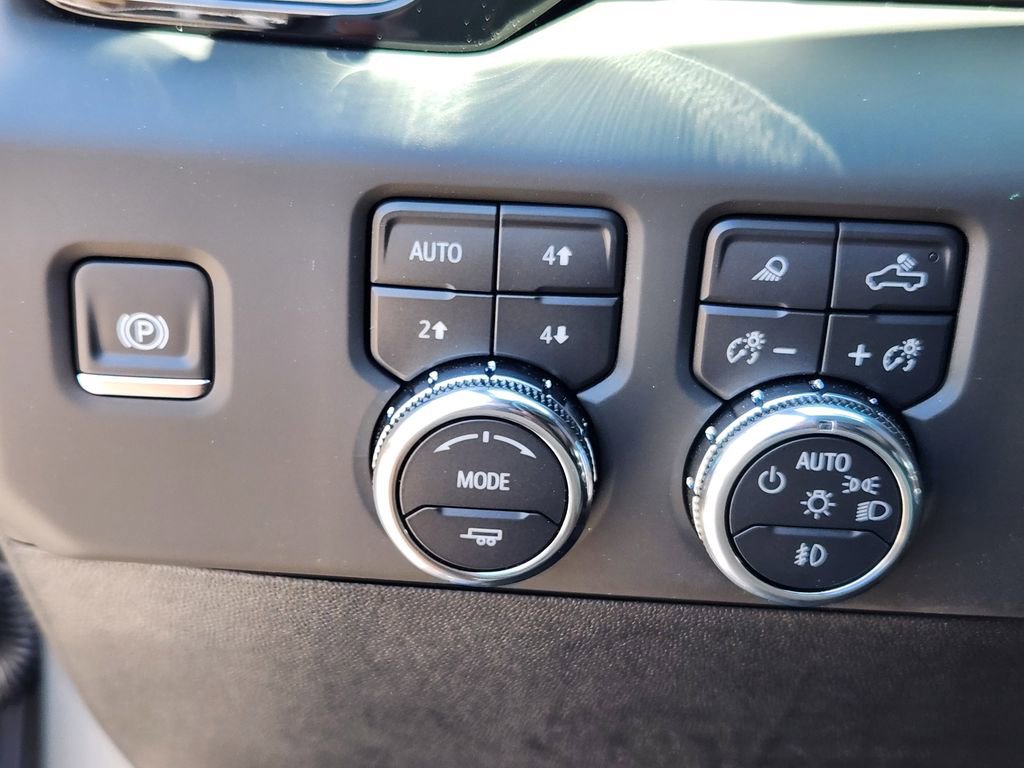 New 2025 GMC Sierra 3500 Denali Ultimate image 11