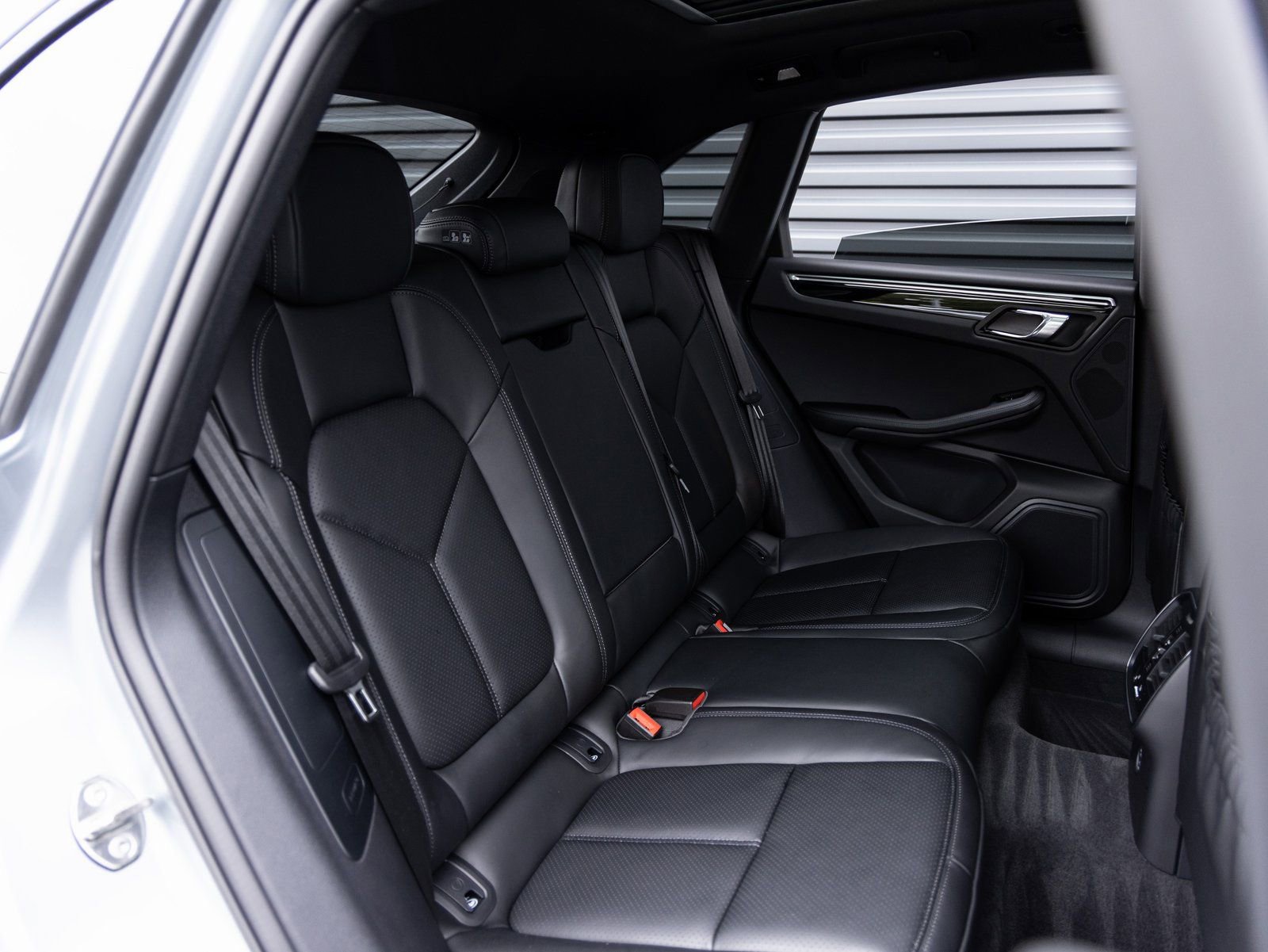 Certified 2026 Porsche Macan AWD/4WD image 30