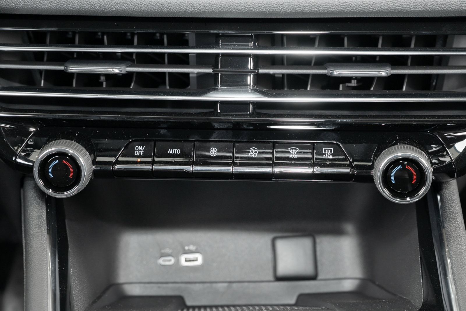 New 2026 Chevrolet Traverse LT w/ LPO, Floor Liner Package image 28