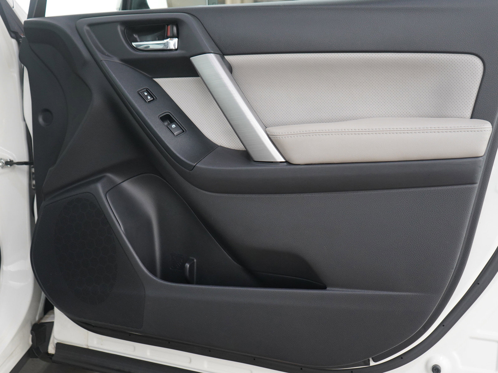 Used 2015 Subaru Forester 2.5i Limited w/ Popular Package #2 image 9