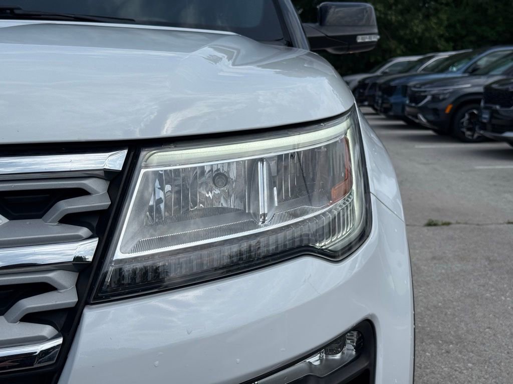 Used 2018 Ford Explorer XLT w/ Equipment Group 202A AWD/4WD image 4