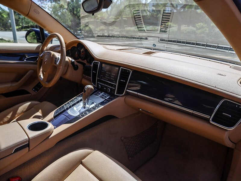 Used 2012 Porsche Panamera image 18